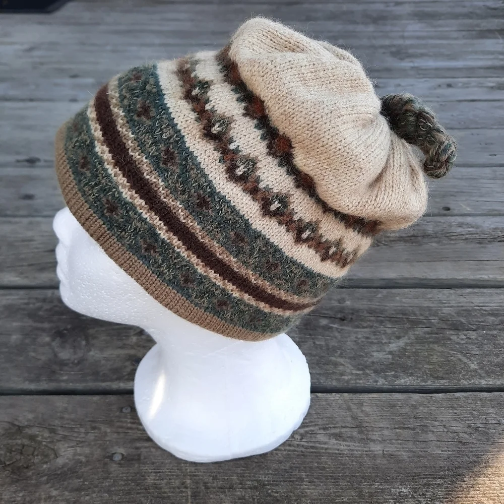 Vintage Rockies Canada 100% wool gorpcore knit fleece lined beanie hat
